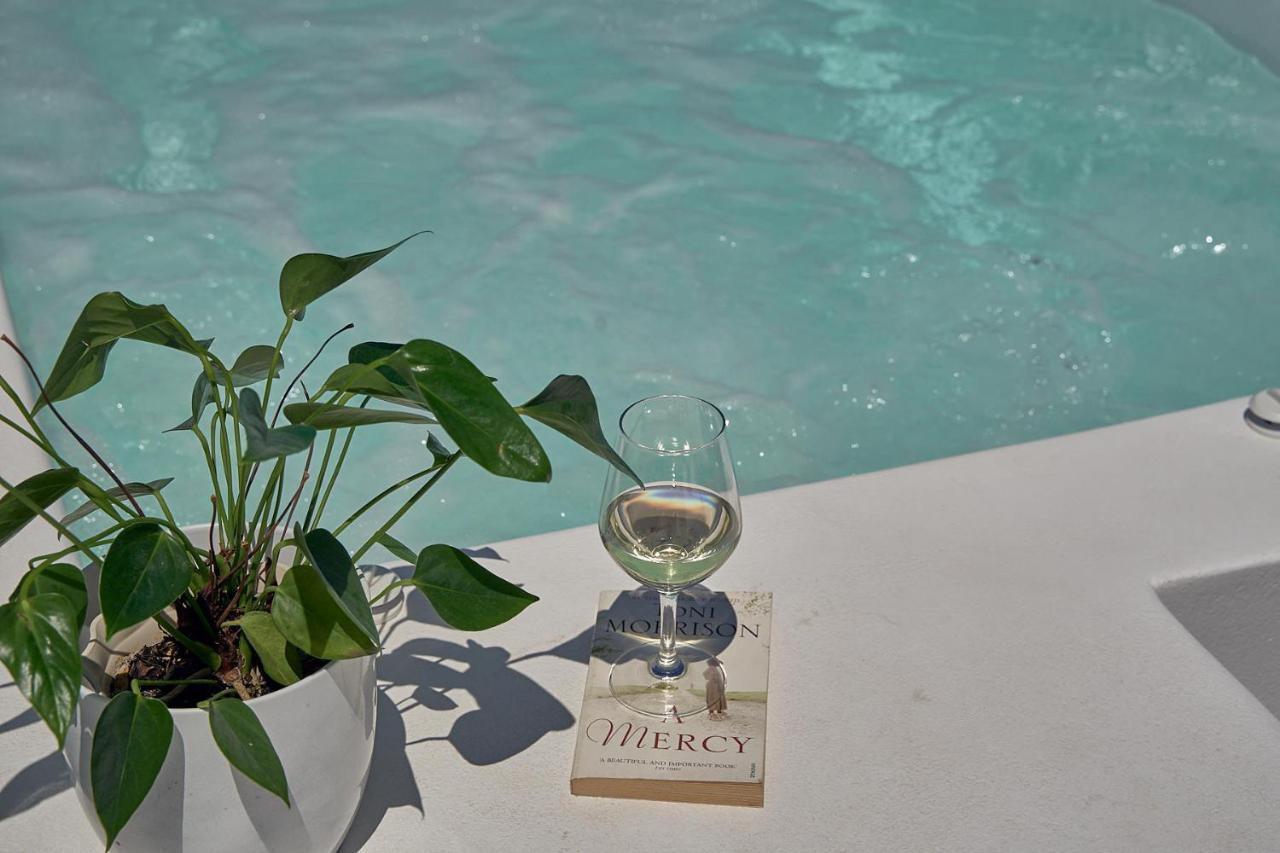 Nova Luxury Suites Pyrgos Kallistis Bagian luar foto